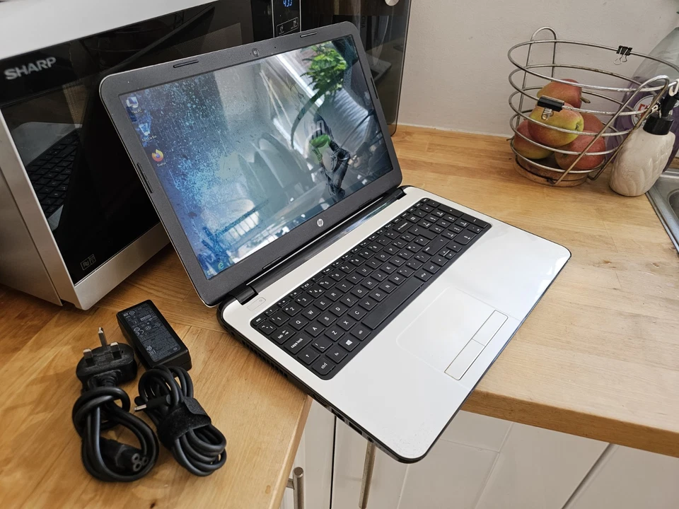 HP Pavilion 15g AMD A6 240GB SDD 8GB Win 8 Webcam HDMI 15.6 Laptop - Image 3 of 4