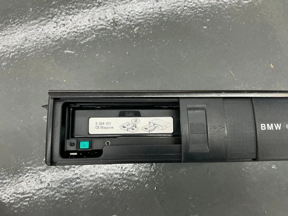 Cambiador de 6 CD con cargador BMW E36 328i 323i M3 1995-2003 OEM 82111469404 Foto 2 de 4
