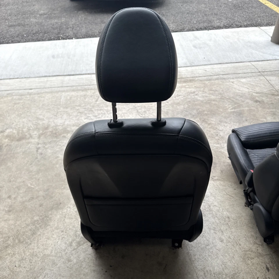 Asiento delantero para conductor y pasajero Infiniti Q50S 2014-2015 OEM Foto 3 de 4