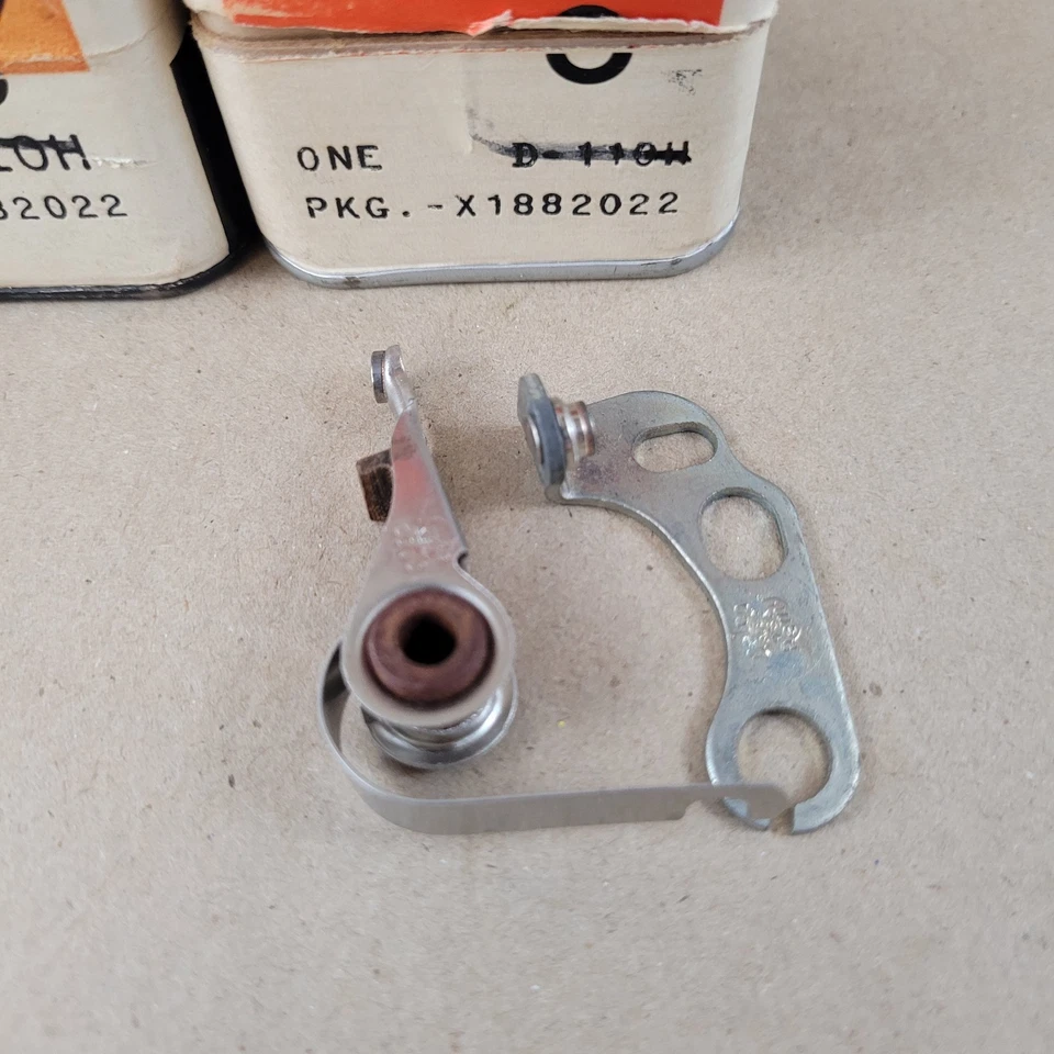 2 New NOS 1941-42 1946-48 CHEVROLET 6 CYL IGNITION POINTS DELCO 1882022 D110H - Image 2 of 4