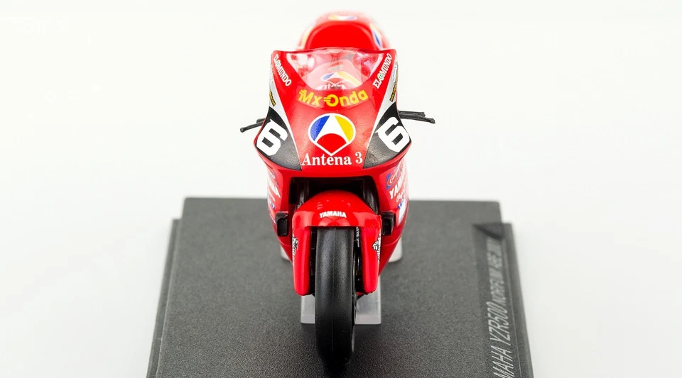 Yamaha YZR500 Norifumi Abe 2001 Scala 1:24 Modellino MotoGP Numero 6 - Immagine 4 di 4