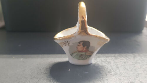 Ancien petit panier  à fleurs  en porcelaine de luxe  Napoléon  - Photo 1/4