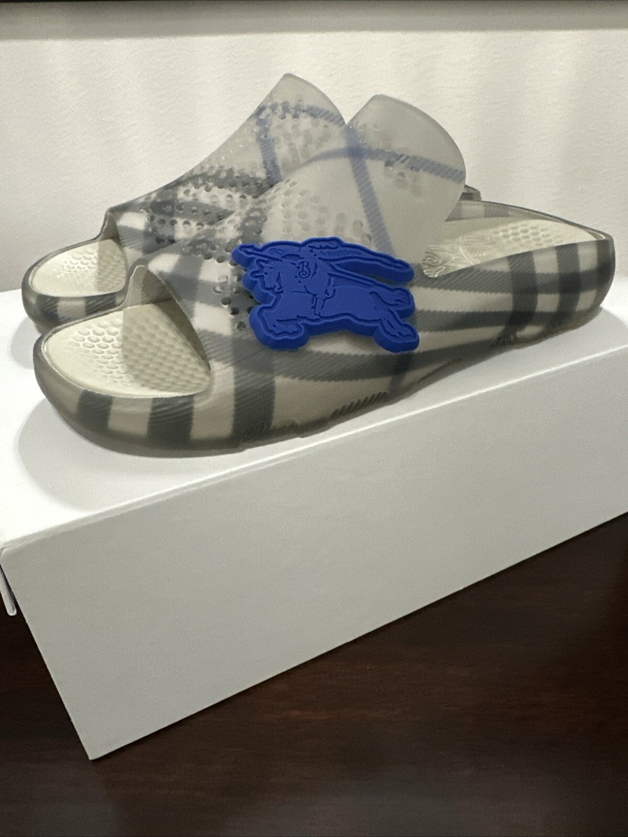 人気！Burberry グリーンチェック プールスライド Authentic NEW BURBERRY Men's Pale Green STINGRAY Check