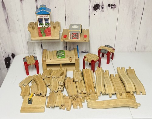 Thomas & Friends Wooden Railway Let's Have a Race With Extras - Picture 6 of 13