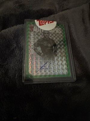 2025 Topps Alexander Volkanovski #OLA-AV Green Geometric Refractor /99 (AU)