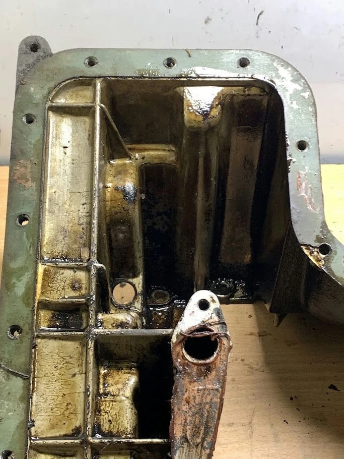 OEM BMW E30 upper, lower oil pan 1715122 17152689 - Image 4 of 4