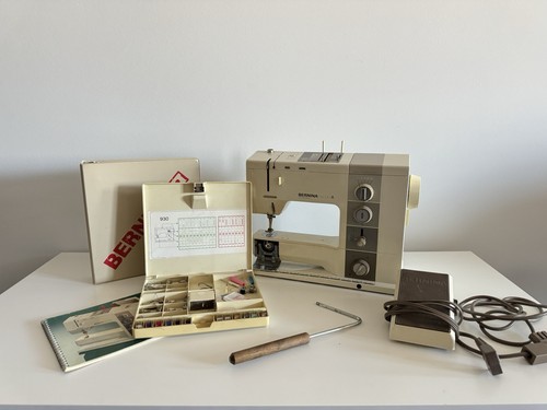Bernina Record 930 Electronic Sewing Machine with Box of Feet & Pedal
