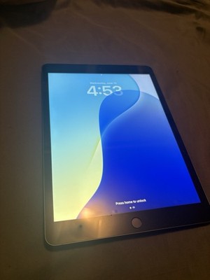 Apple iPad 10.2 in 32GB Wi Fi Tablet, Silver, Fingerprint Scanner
