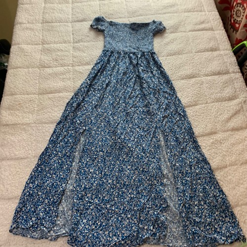 Damenkleider blau Blumenmuster lang geteilt Größe Medium