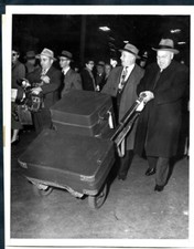 DEAN ACHESON + MRS ELEANOR ROOSEVELT + WARREN AUSTIN TO PARIS 1951 Photo Y 231