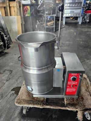 Crown Steam EC-6TW 6 gal. Steam Kettle Manual Tilt, 2/3 Jacket, 208v/3ph Tested