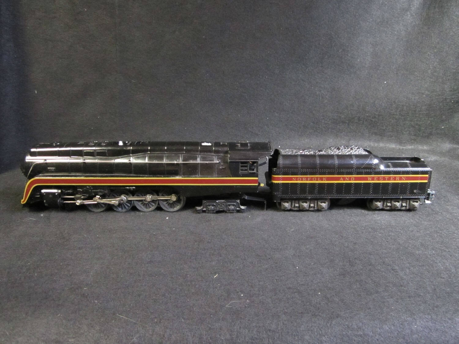 Lionel O Gauge Norfolk Western 4-8-4 Steam Locomotive and Tender 6-8100