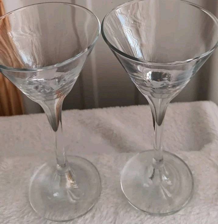 Vodka Grey Goose grabado 7 1/2" 4 oz. Juego de 2 copas de cóctel Crystal Martini Foto 3 de 4