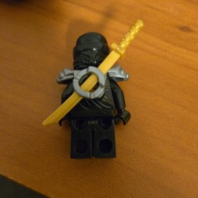 LEGO Ninjago Cole ZX Minifigure Shoulder Armor Black Ninja 9449  1 sword