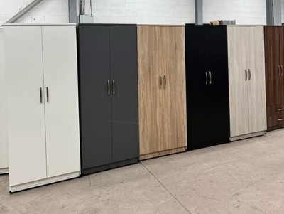 Nagelneuer Schrank/Garderobe mit 2 Türen nur 130£, viele Farben KOMPLETT MONTIERT   