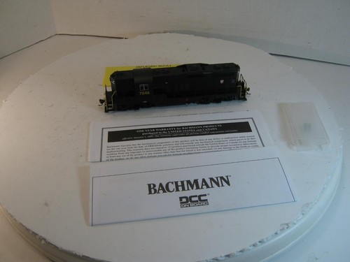 HO Bachmann GP9 Pennsylvania #7046 con frenos dinámicos DC/DCC artículo 62802 | Condition: New