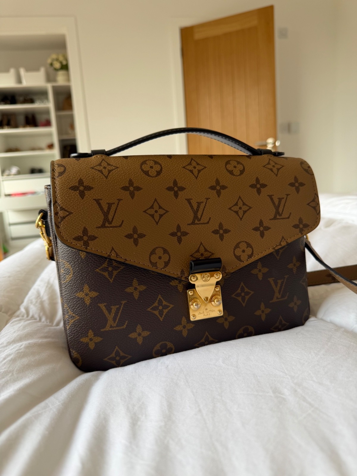 Louis Vuitton Pochette Métis Bag - Monogram reverse canvas