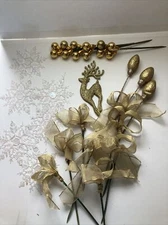Christmas Decor Elegant Snowflakes & Gold Bows Balls Bulbs Tree Wreath