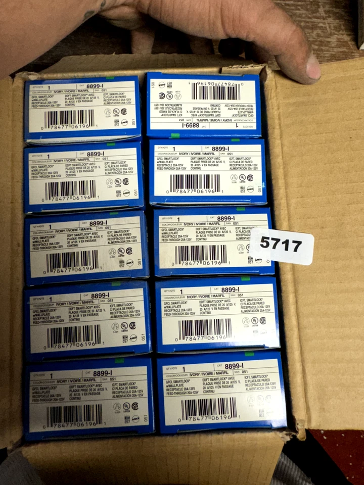 Cerradura inteligente Leviton 8899-I con placa de pared/paquete de 10 Foto 2 de 2