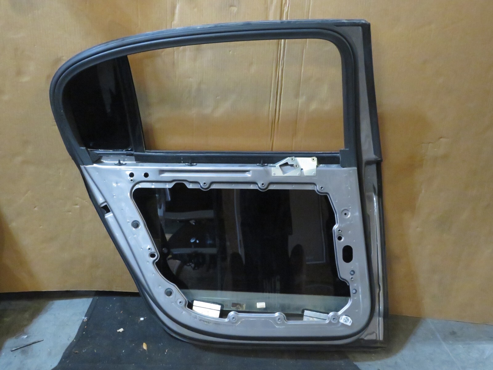 2006 BENTLEY FLYING SPUR REAR LEFT DOOR SHELL