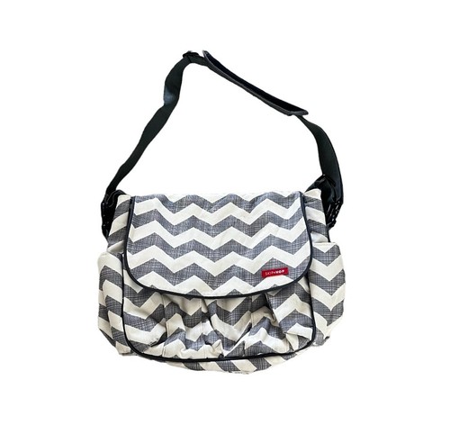 Skip Hop Diaper Bag Chevron White & Gray Changing Pad Shoulder Strap - 第 1/6 張圖片