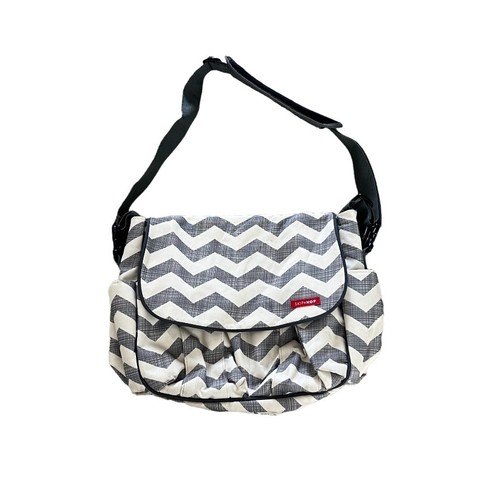 Skip Hop Diaper Bag Chevron White & Gray Changing Pad Shoulder Strap - Picture 1 of 6