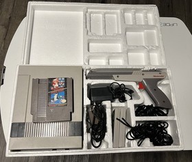 Nintendo - NES Action Set Box con polistirolo, console, accessori e gioco - 1988