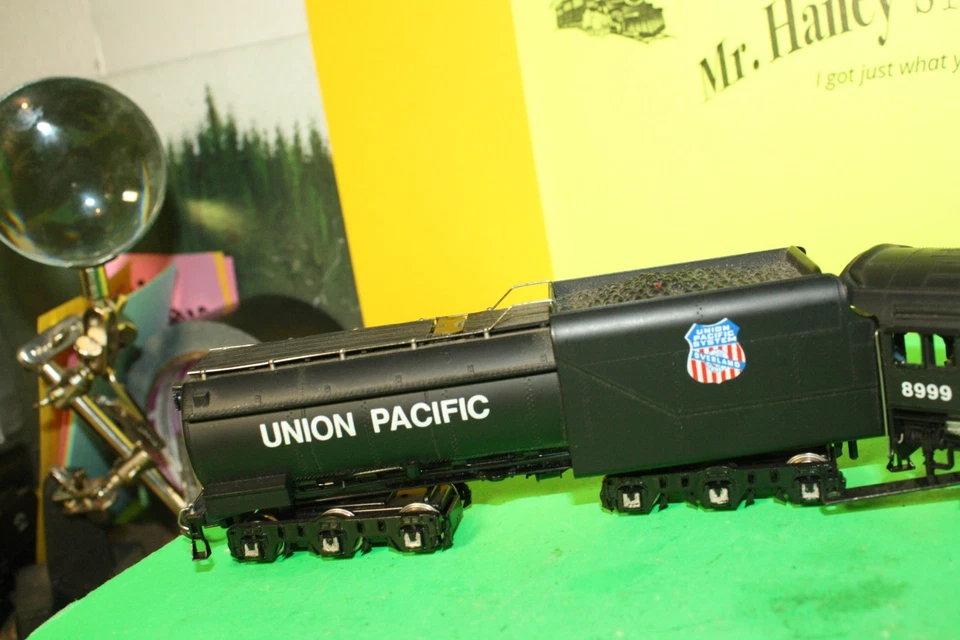 Locomotora Union Pacific HO Meheno 4-8-2 DC/DCC funcionando #8999 y licitadora Foto 4 de 4