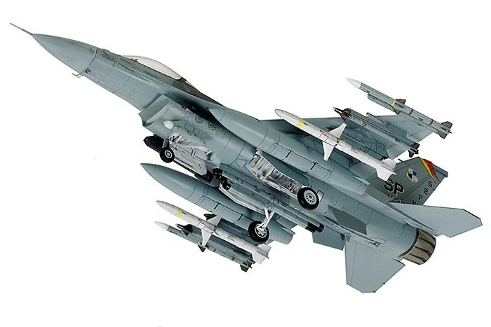 Tamiya F16CJ (BLOCK 50) fighting falcon w/full equipment scala 1:72 cod.60788 - Immagine 2 di 4