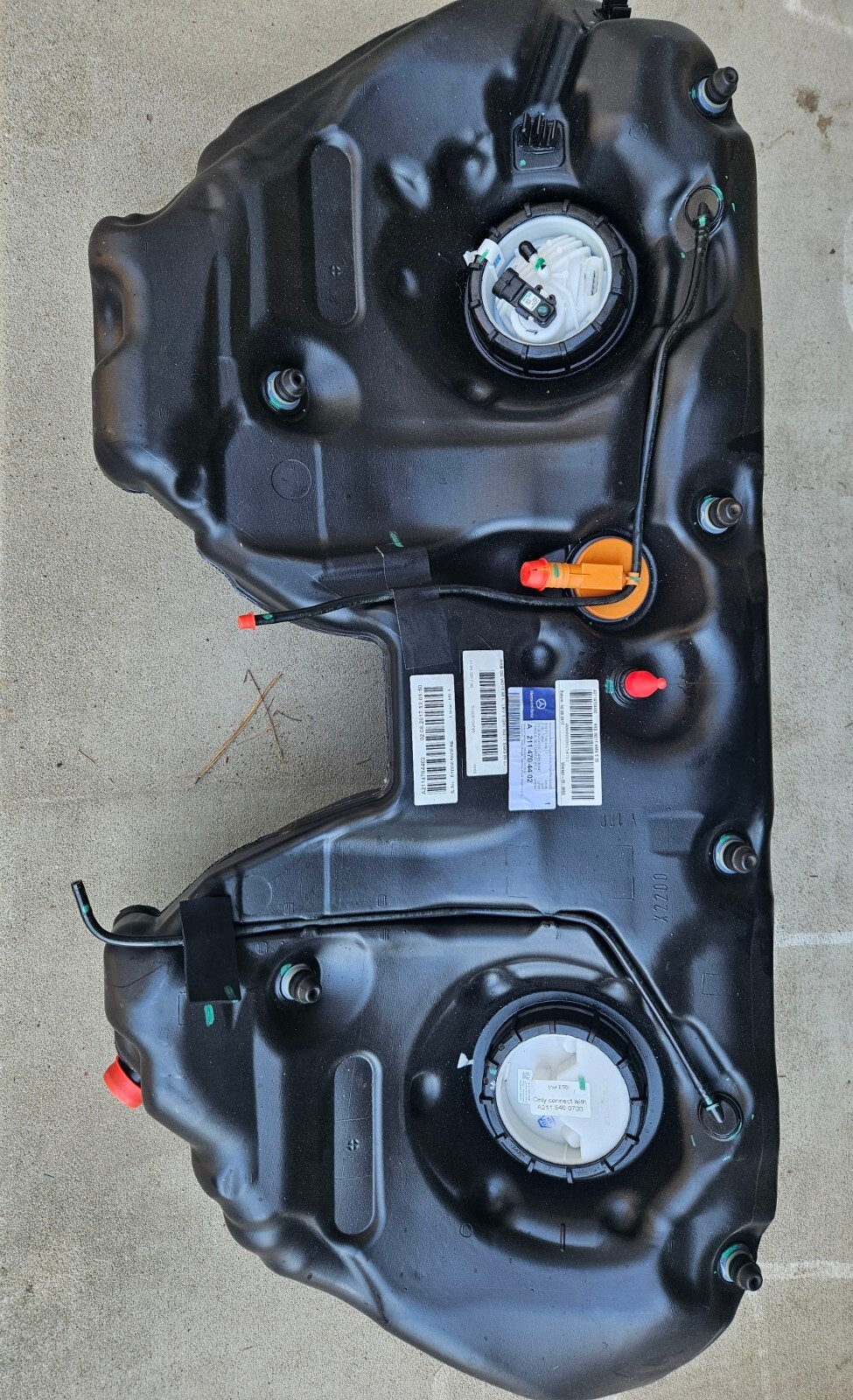Mercedes Benz Genuine OEM Part Fuel Tank W211 E55 AMG A 211 470