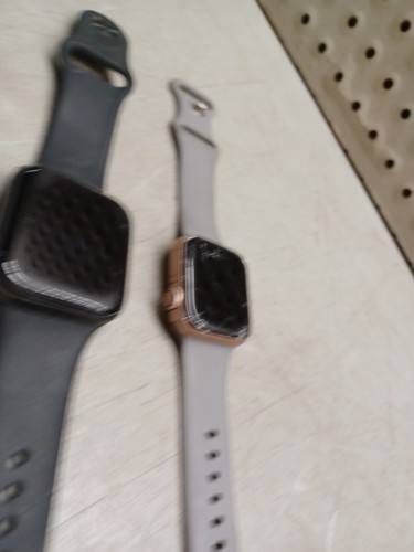 REPAIR Lot of 2 Apple Smart Watches Series 4 & 6 w/ bands PARTS FIX - Picture 4 of 8