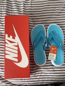 nike female slippers