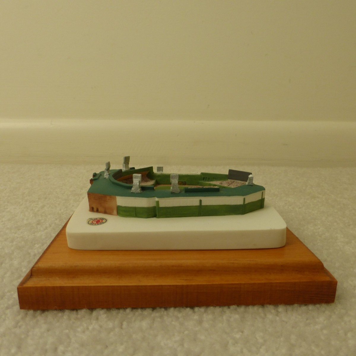BOSTON RED SOX MINI FENWAY PARK STADIUM MODEL 5 ½”X5 ½”X2 1/8” | eBay