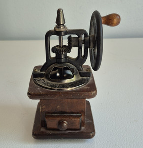 Vintage Coffee & Tea Burr Grinder Manual Hand Crank Wood Base Drawer Floral