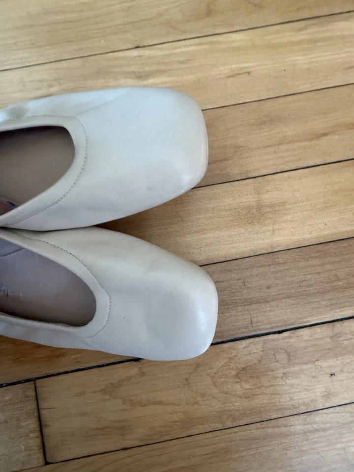Zapatos planos de ballet Stuart Weizman punta cuadrada color crema talla 9B   Foto 4 de 4