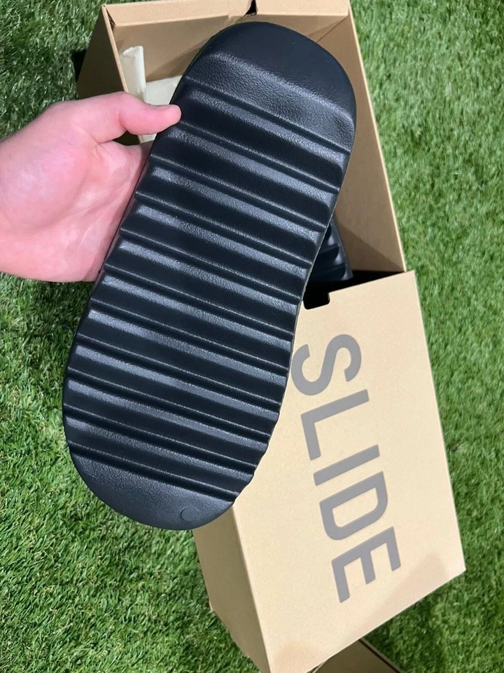 TALLA 5 - Adidas Yeezy Slide Onyx Hombre s 100% Auténtico Foto 3 de 4