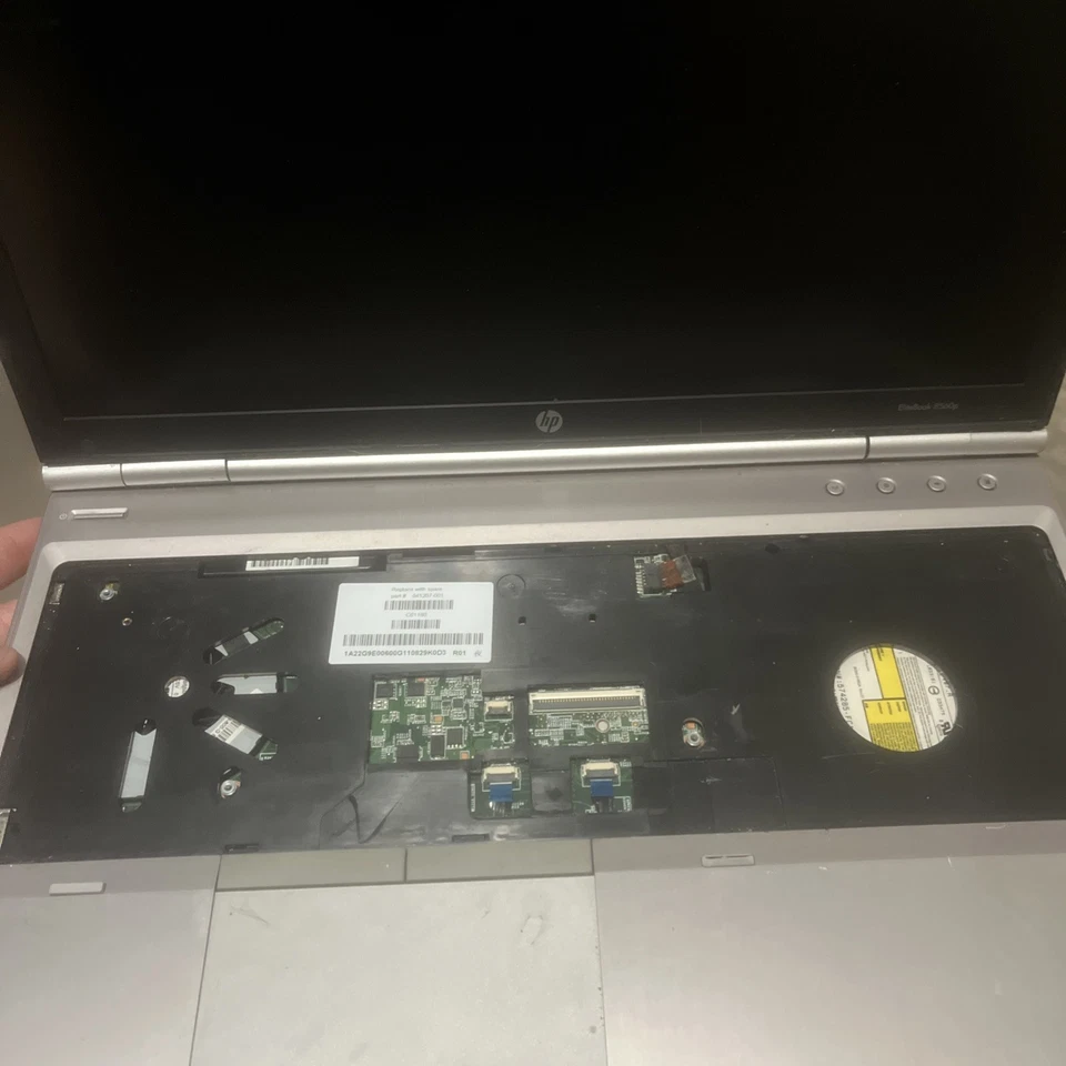 Portátil HP EliteBook 8560p 15,6", i5-2540M @ 2,5 GHz, 4 GB de RAM, DISCO DURO DE 500 GB ¡TAL CUAL!! Foto 3 de 4