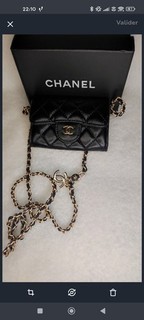 CHANEL Porte monnaie chaîne cuir noir matelassé logo porte cartes