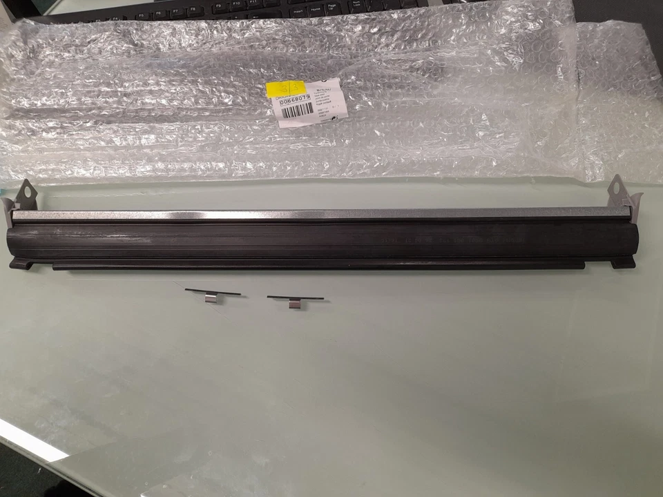 BOSCH GESCHIRRSPÜLER Dichtung - Tür unten, Set Dichtung und Kappe links+rechts.  neff 668079