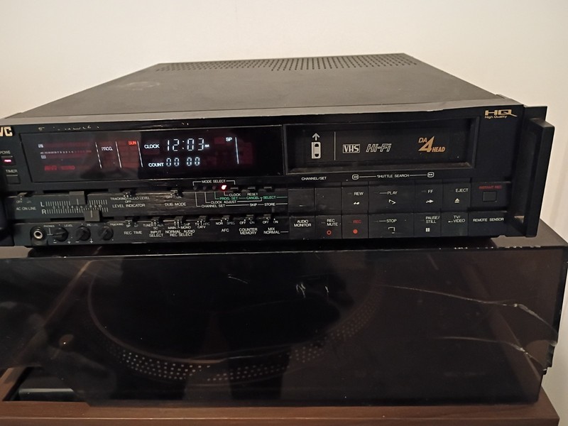 JVC HR-D470U Hi-Fi 4-Head VHS Player VCR Side Loader POWERS UP *Read*