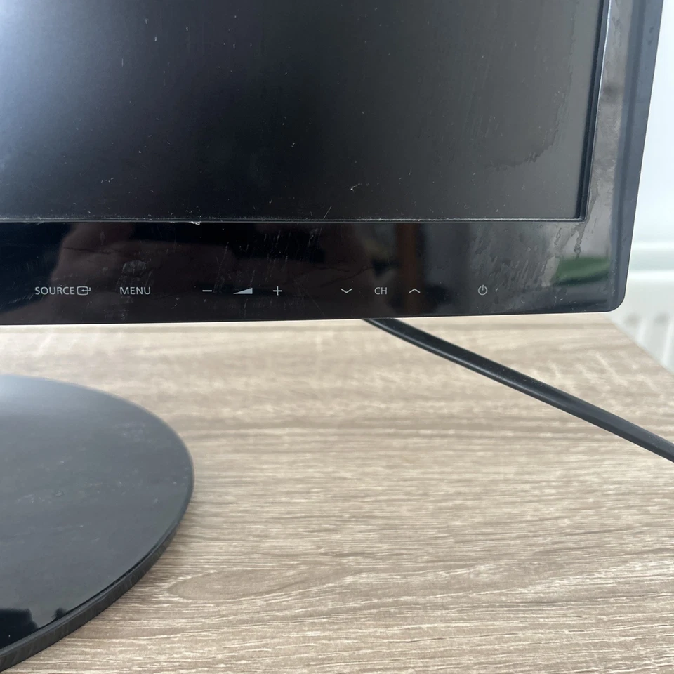 Samsung 22" HD LCD HD TV Monitor LT22A300E + Remote - Image 4 of 4