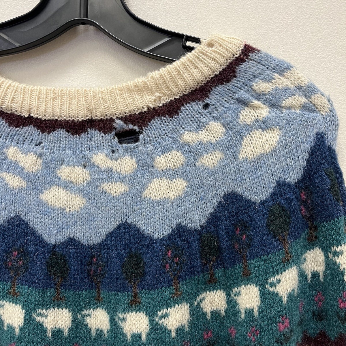 Vintage THRASHED The Woolrich Woman 100% Wool Sheep Sweater Size L