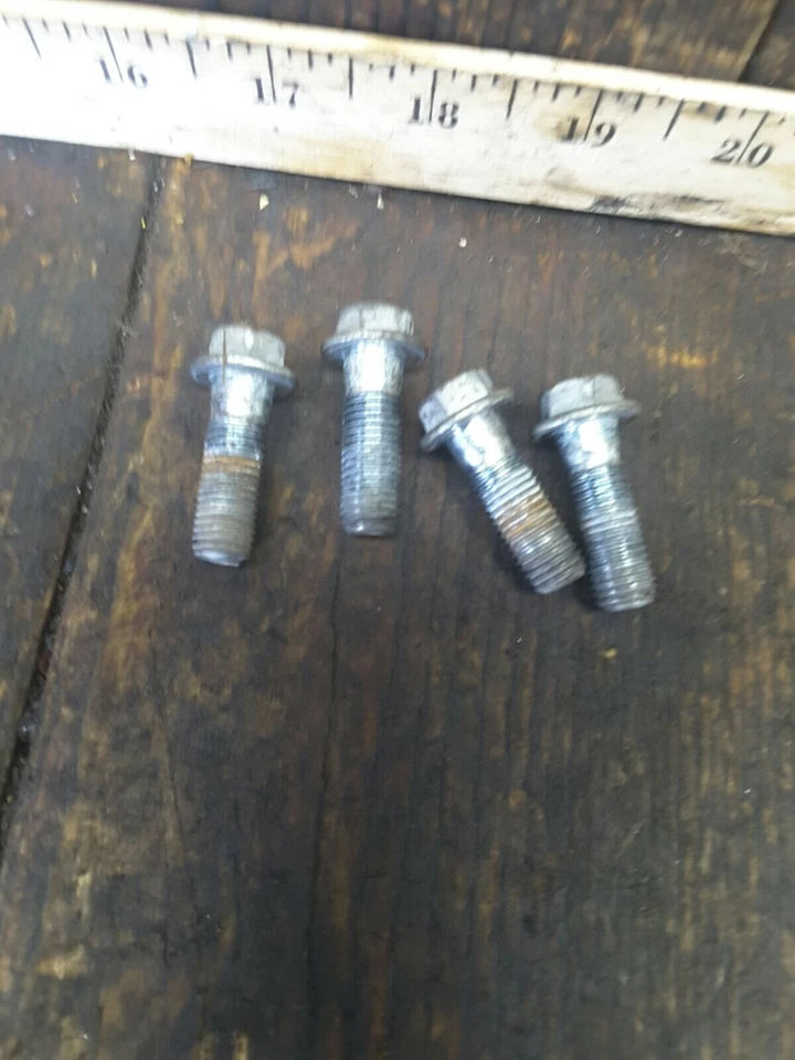 Suzuki GSXR 600 1997 subchasis pernos OEM Foto 2 de 4