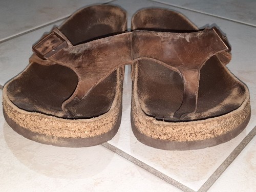 Birkenstock molto molto molto usato - Foto 3 di 12