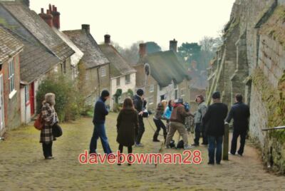 PHOTO  SHAFTESBURY: GOLD HILL A FILM CREW APPEARED (JAN 2010) AT THIS NORTH DORS