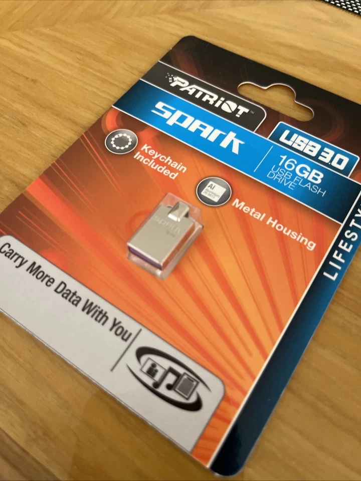 NEW Patriot SPARK 16GB USB 3.0 Flash Drive PSF32GSPK3USB - Compact - Metal - NIB - Image 3 of 4
