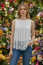 NWT Doe & Rae Womens Whitr Lace Blouse  Sleeveless Button Down Back Lined Size S