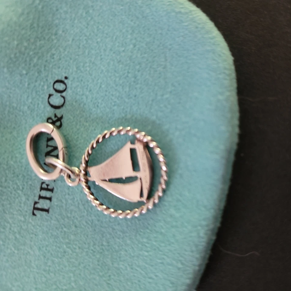 Tiffany & Co. Подвеска-амулет для парусной лодки с кольцом для прыжков Tiffany и co в комплекте - Изображение 2 из 2