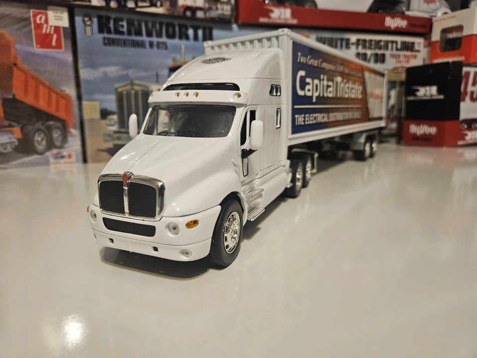 1/32 Scale Diecast Replica By Welly Kenworth T2000 - Image 2 of 4