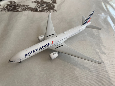 Phoenix Models 1/400 Air France Boeing 777-300ER Reg. F-GZND *MINT*
